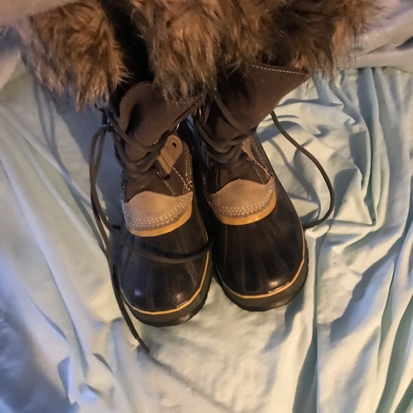 Like new sorel Joan of arctic boots - Picture 2 of 4